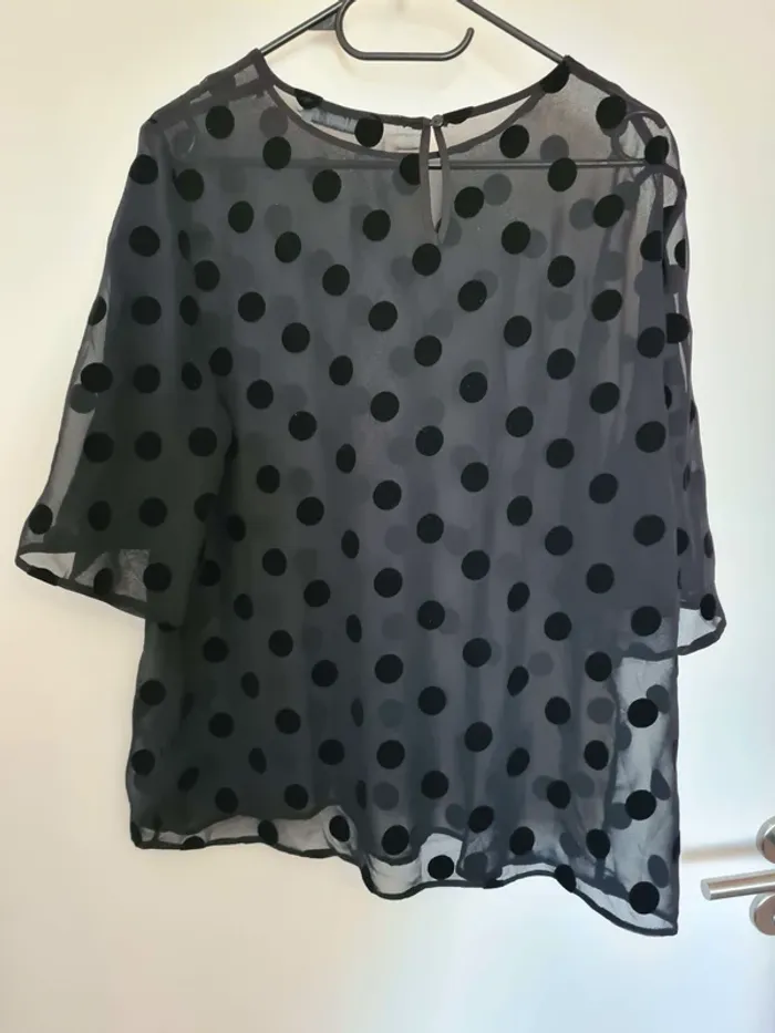 Haut transparent a pois noir taille 44 - photo numéro 7