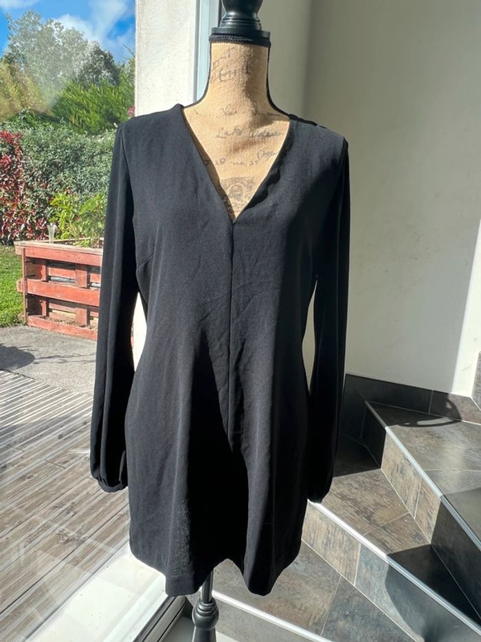 Petite robe noire zara T38 - photo numéro 2