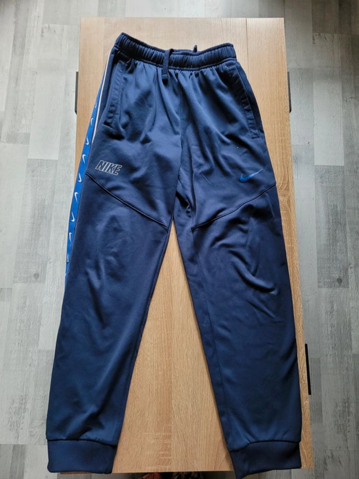 🔥 Ensemble Nike 🔥 Taille 147/158 - photo numéro 5