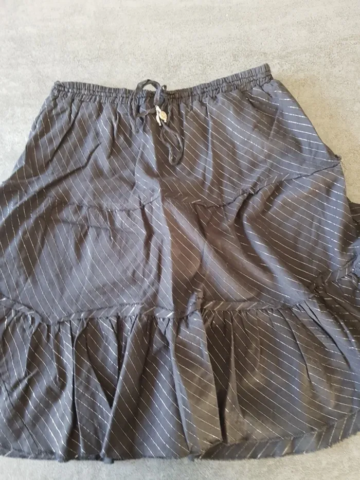 Jupe Kiabi noir taille 36 - photo numéro 3