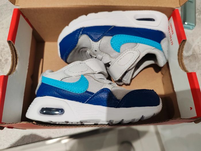 Baskets Nike T. 22 - photo numéro 3