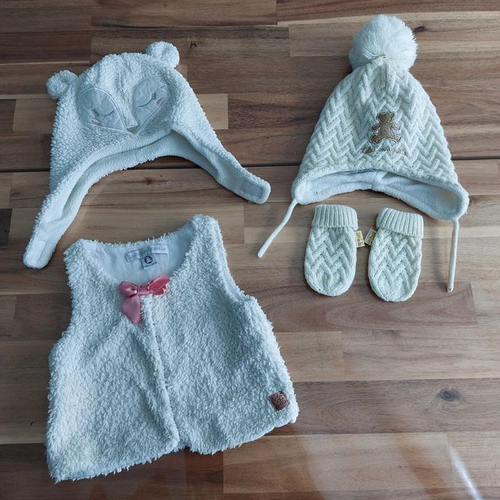 Bonnet et gants + gilet hiver fille 12mois