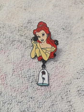 Pin's de princesse Belle dans la belle et la bête neuf