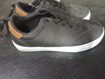 Basket noire taille 32