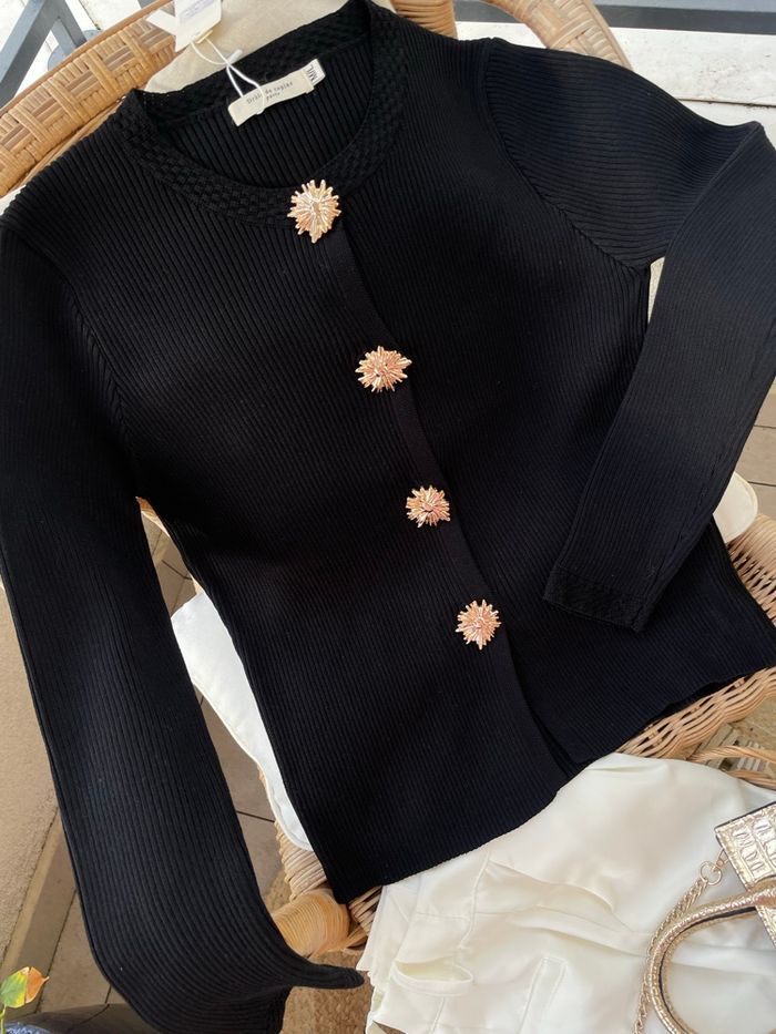 Cardigan noir avec bouton doré - photo numéro 3