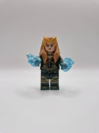 Figurine type lego Mera DC Comics