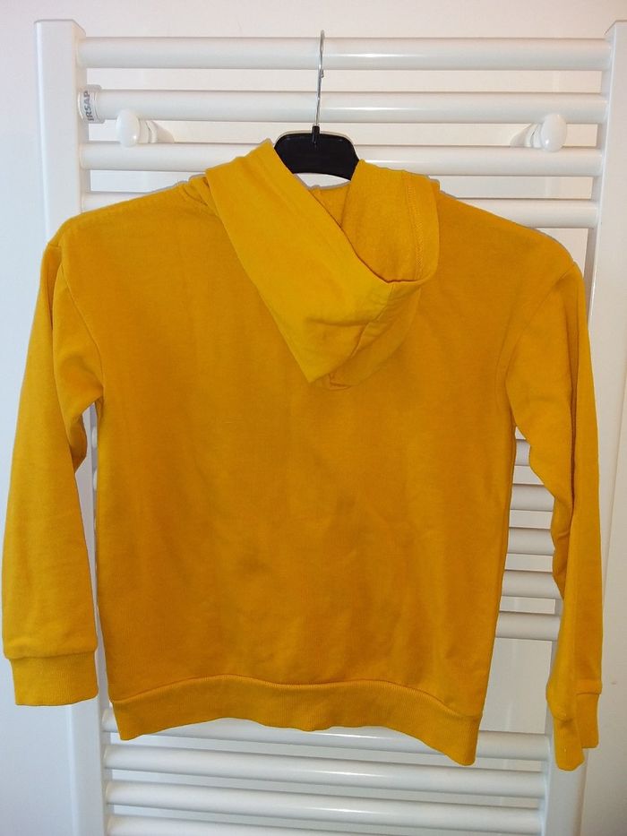 Pull à capuche jaune - photo numéro 3