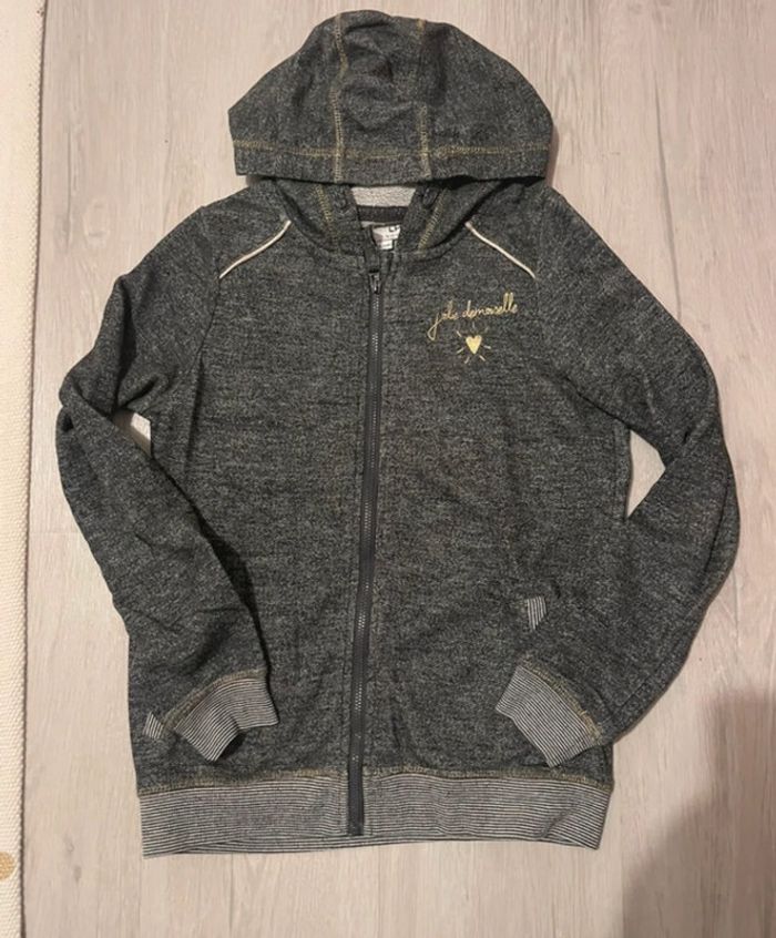 Sweet zippé à capuche