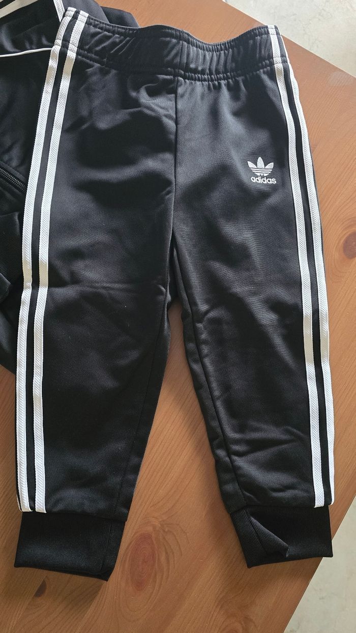 NEUF (non porté) 🏷🥰🤩 survêtement ADIDAS unisex 3 ans 🥰🤩(ferme) - photo numéro 5