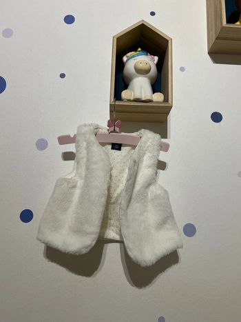 Veste sans manche fourrure neuve sans étiquette