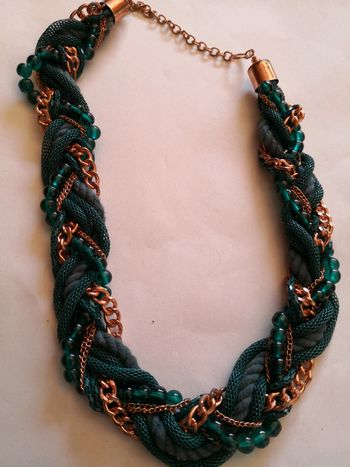 Collier vert et doré