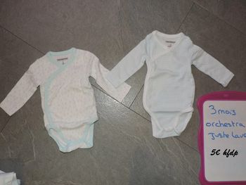 lot de 2 bodys orchestra taille 3 mois juste lavé