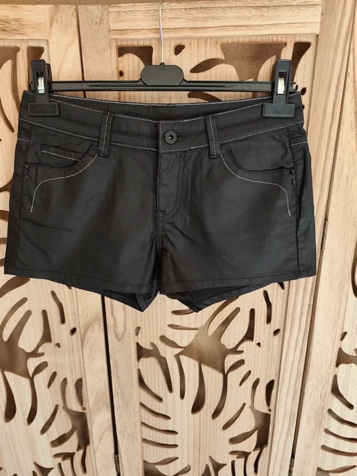 Short enduit taille 38 Pimkie