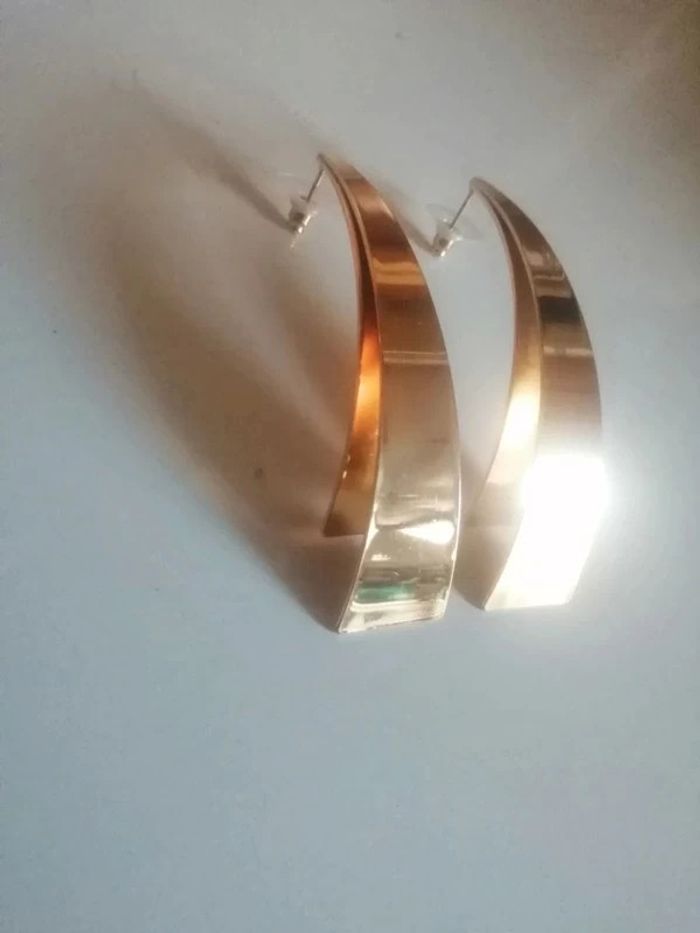 🌸 Demi Créoles allongées dorées "les bijoux de Mathilde" 🌸 - photo numéro 3