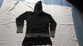 Tunique noire à petits pois à capuche à col V