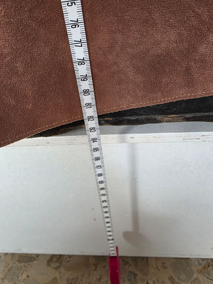 Jupe, marron, en excellent état, en polyester, fermeture dos par zip& bouton, largeur de taille 35cm, longueur 82cm, marque C&A=8€ - photo numéro 5