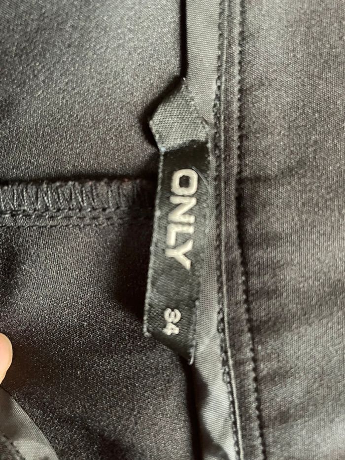 Pantalon noir jambes larges taille haute Only taille XS très bon état - photo numéro 3