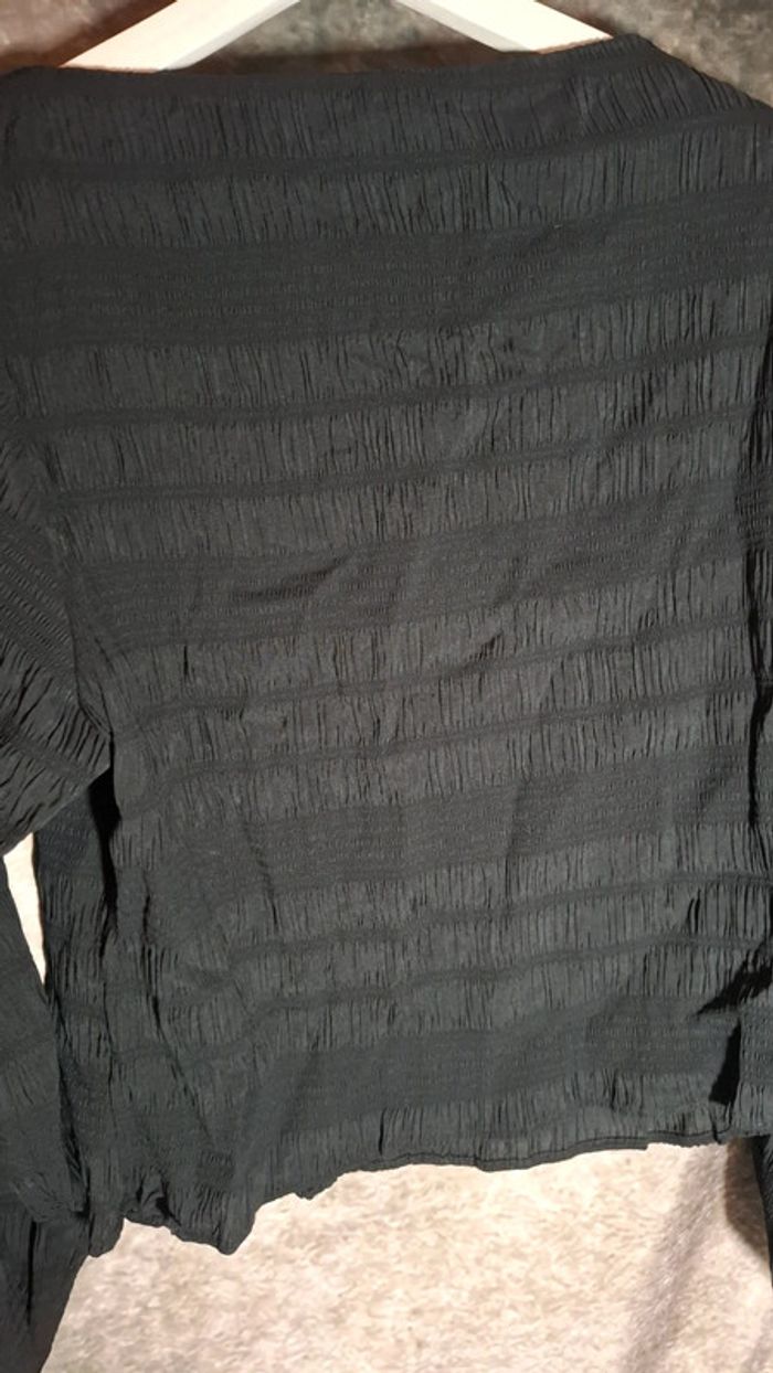 Blouse noire fripée - photo numéro 10