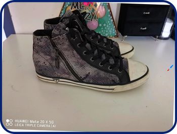 basket guess taille 40