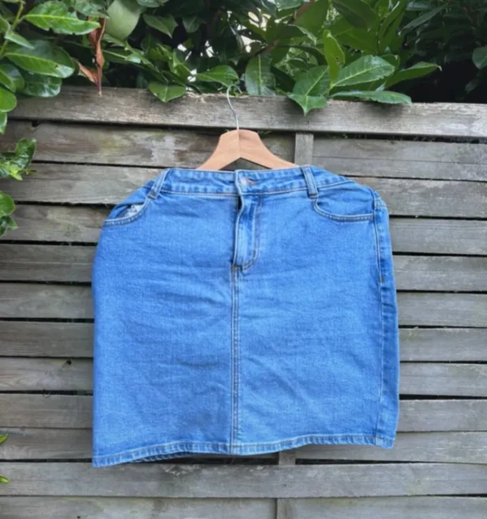 Jupe en jean bleu de la marque Kiabi, taille 40. Très bon état - photo numéro 2