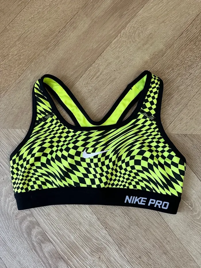 Brassière de sport Nike jaune et noire taille 34