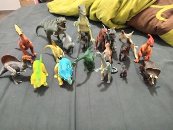 Lot de 19 dinosaures 