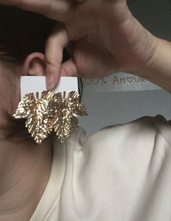 Boucles d’oreilles NEUVES avec étiquette femme forme de feuilles 🍁couleur doré - photo numéro 5