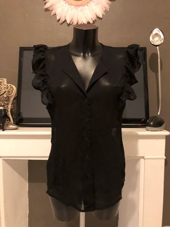 Jolie blouse noire volant La redoute