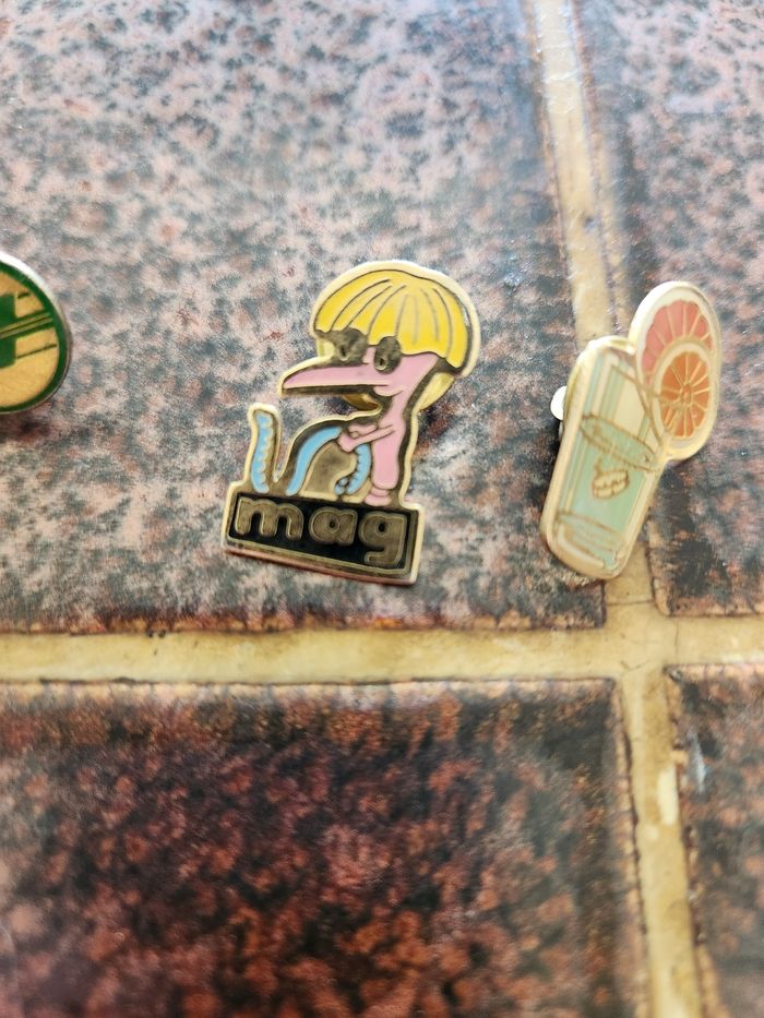 Lot 4 pins - photo numéro 4