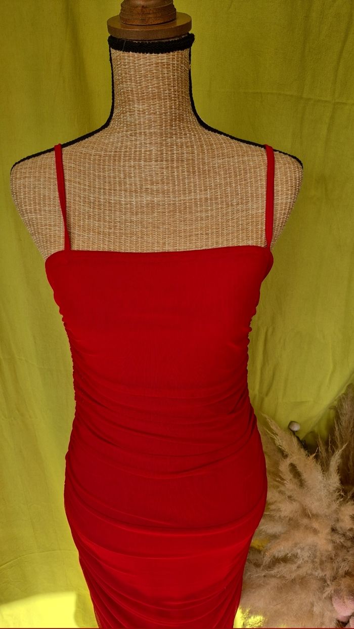 Robe de soirée rouge - photo numéro 2