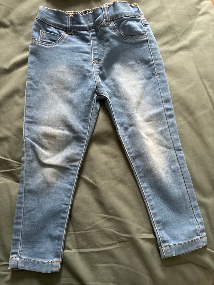 Jean fille taille 18/24 mois