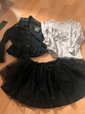 Très bel ensemble 4 pièces fille 4 ans la compagnie des petits LCDP