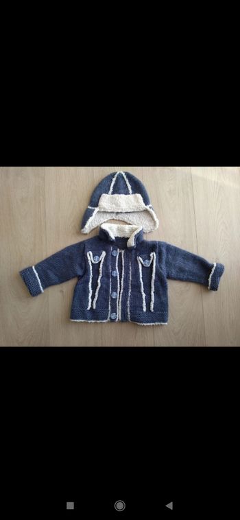 Manteau et bonnet aviateur laine tricotés 12 mois