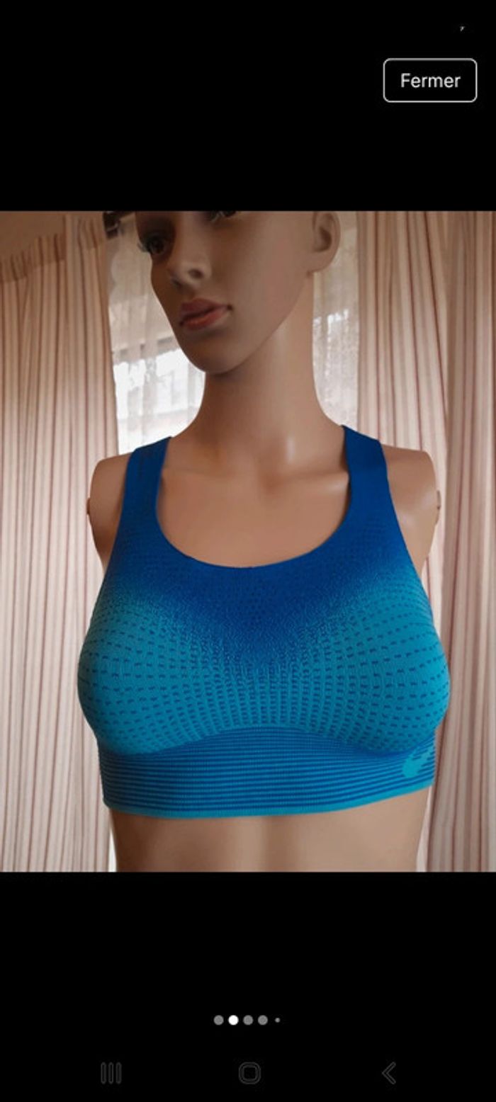 Brassière de sport Nike bleu/tourquoise taille XS - photo numéro 2