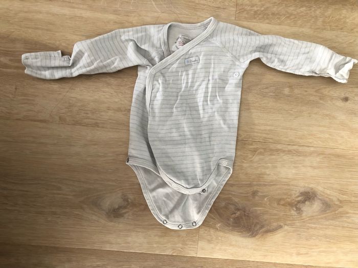 Lot bodies garçon 6 mois - photo numéro 3