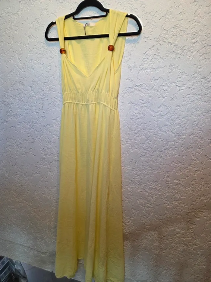 Robe femme longue fluide jaune a bretelle