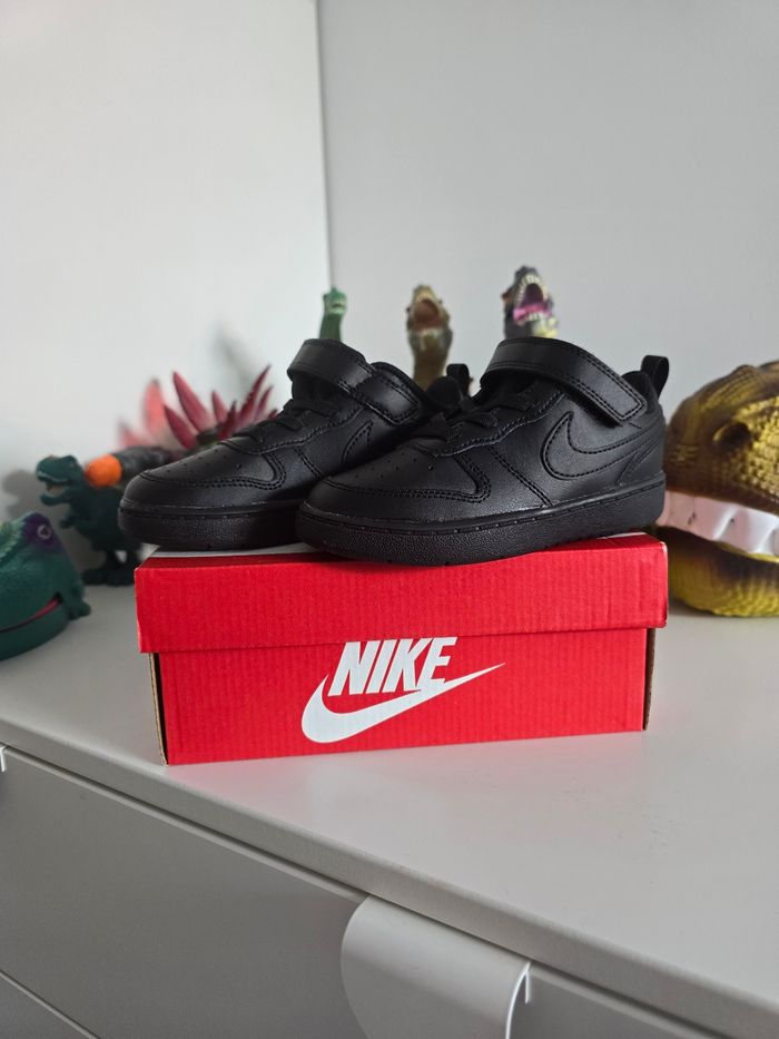 Basket nike cuir taille 26
