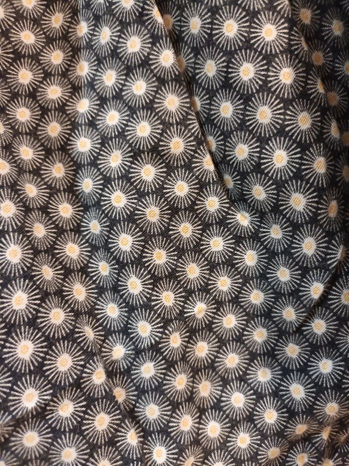 Jupe noir/blanc/moutarde 4ans - photo numéro 3