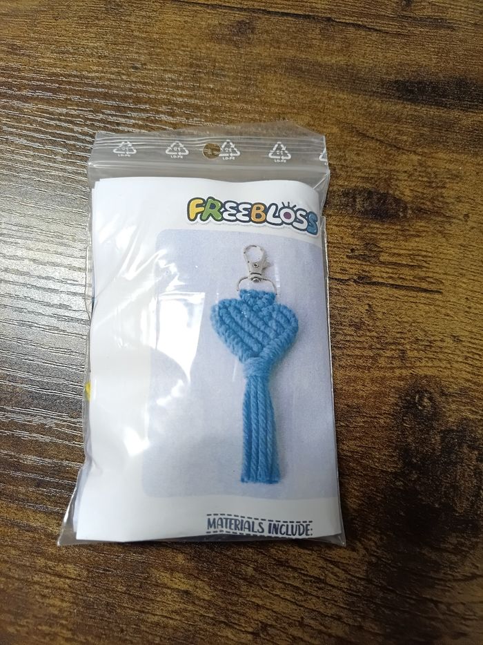 Kit pour porte clé macramé coeur jaune
- photo numéro 2