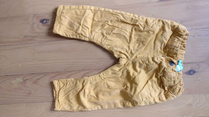 Pantalon jaune taille 9 mois obaibi