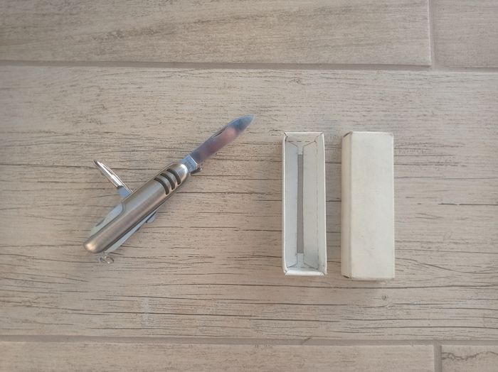 Couteau suisse multi-fonctions