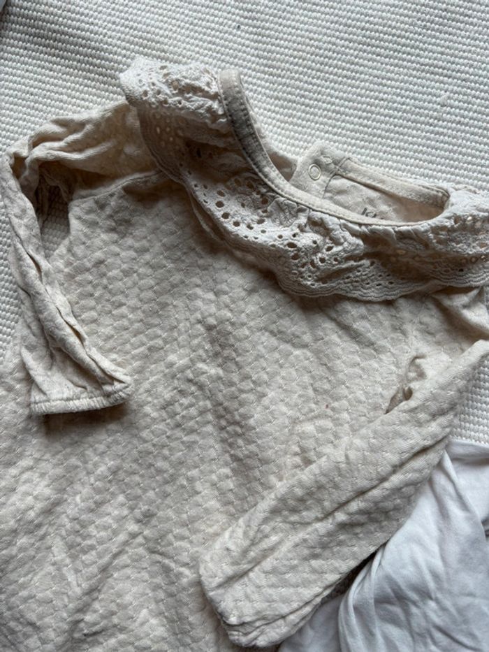 Lot de 2 bodys 9 mois Kiabi Vertbaudet tbe - photo numéro 2