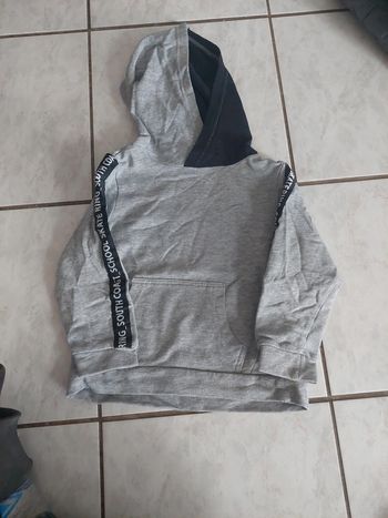 Sweat a capuche garçon 4 ans