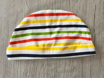 Bonnet de naissance avec son attache tétine