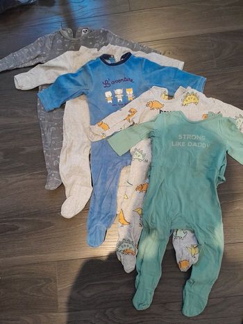 Lot 5 pyjamas 