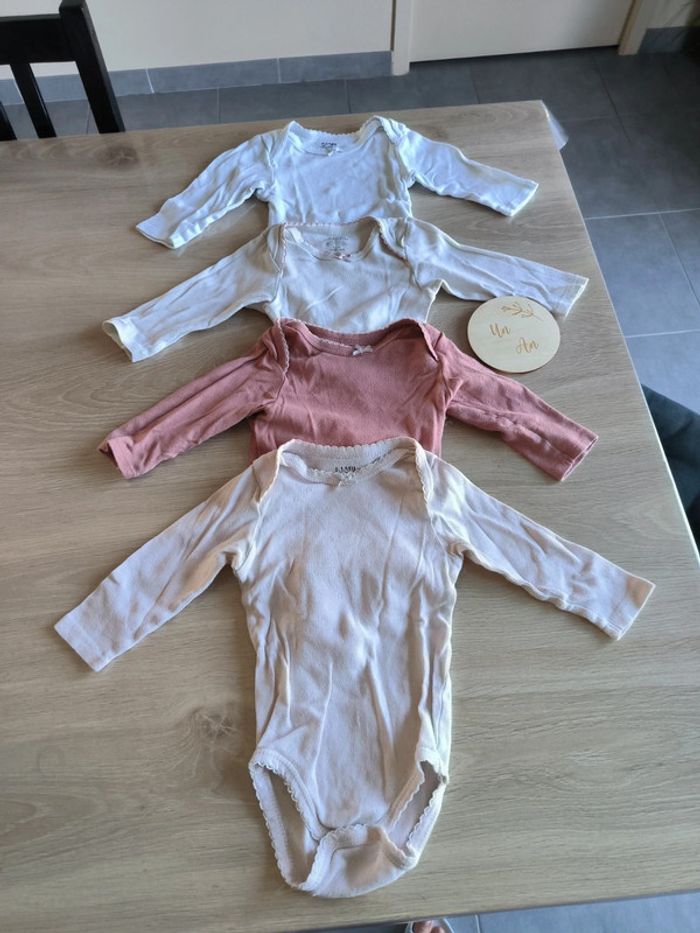 Lot de 4 bodies côtelés manches longues fille 12 mois kiabi