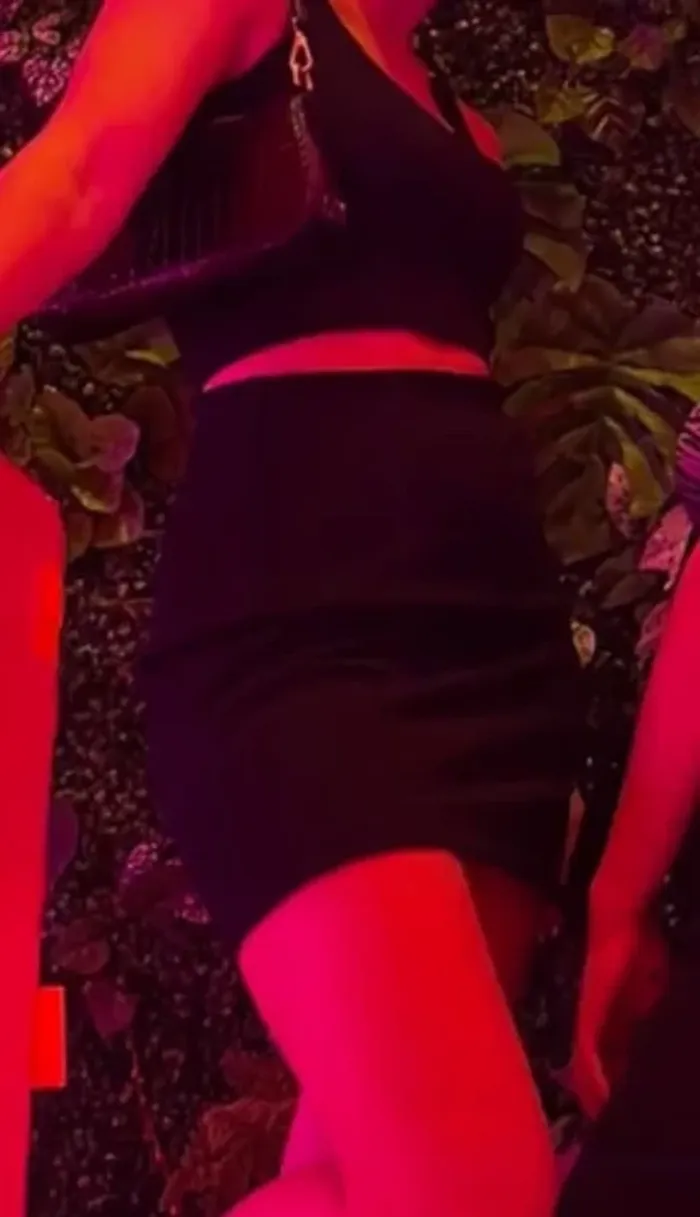 Jupe courte moulante - photo numéro 4