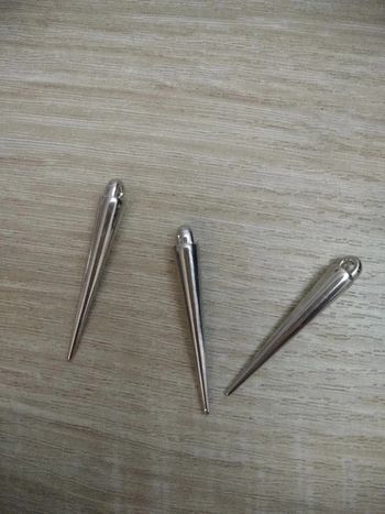 Lot de 5 breloques "pique"