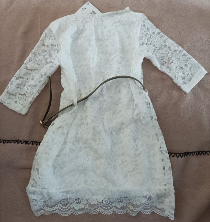 Robe blanche avec ceinture 4 ans - photo numéro 2
