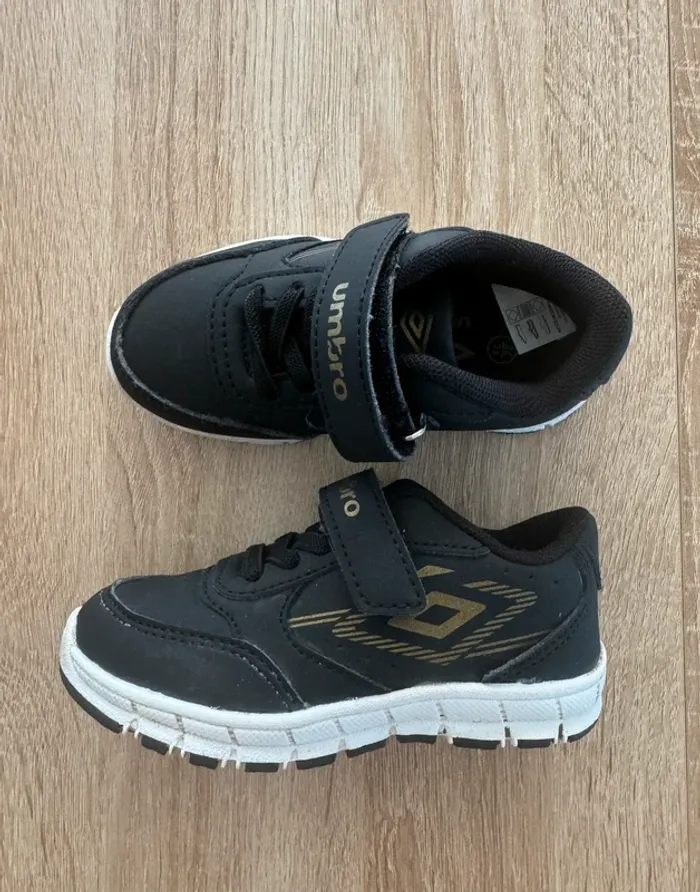Chaussures - Taille 22
